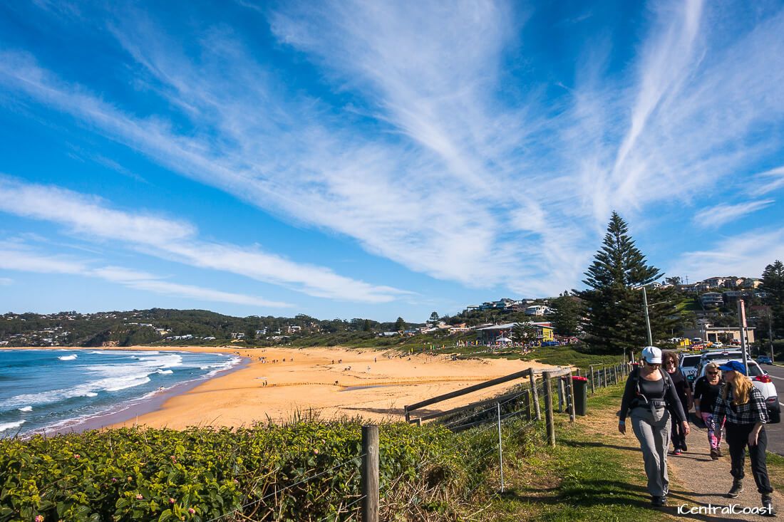 Walking from Copacabana up the road to Captain Cook Lookout