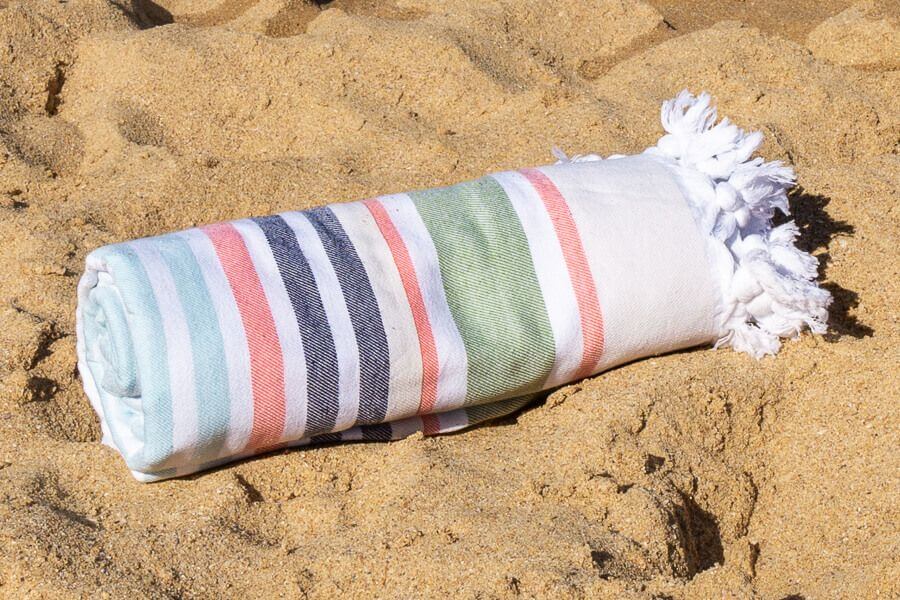 Sand Proof Beach Towel Ultralight Fiber Material Compact Bath Adults  Blankets And Throws Small : : Home & Kitchen