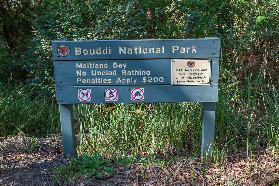 no unclad bathing sign